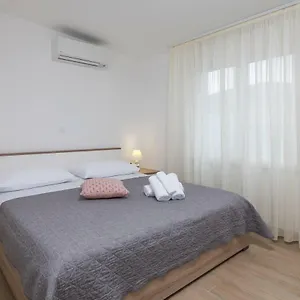 Apollo Trogir